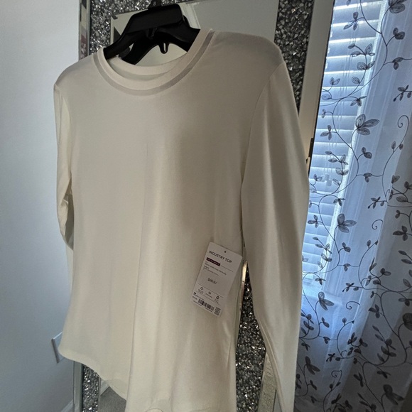 New with Tag! Athleta Cream Top! - Picture 2 of 7